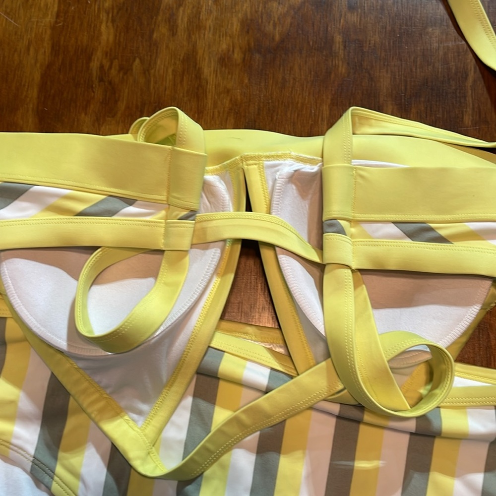 Bikini - Picture 4 of 5